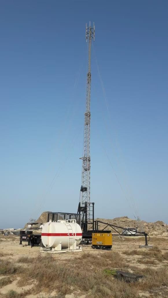Open Trailer Towers Cell On Wheels